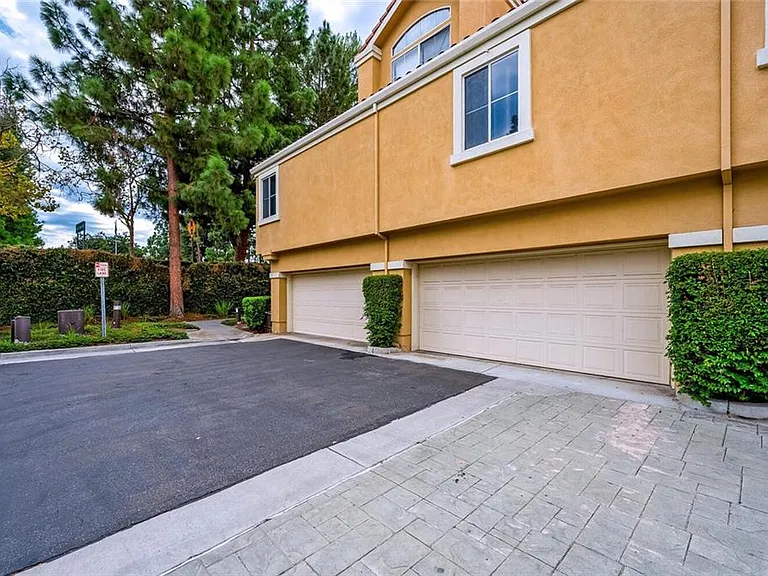 3 Opera Ln — Photo 28