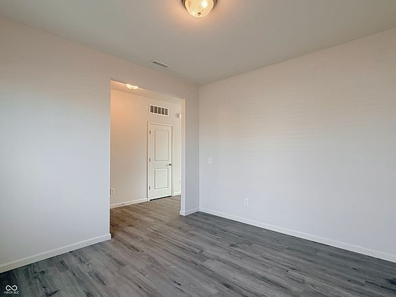 5th image of 1721 Redbay Dr