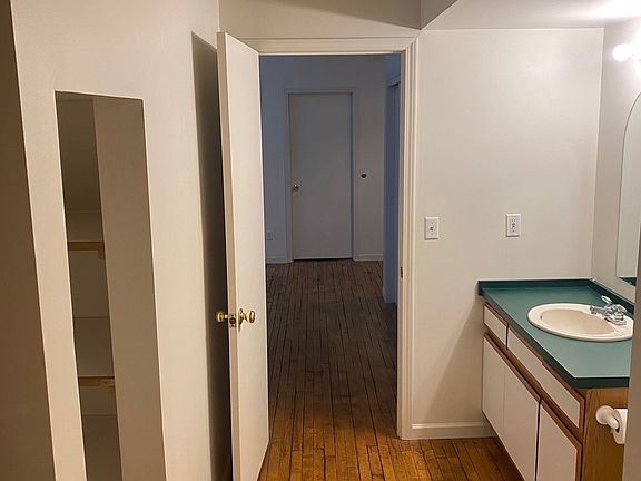 4th image of 33 S Michigan St #207