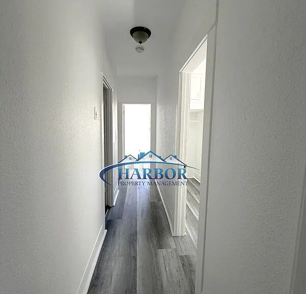 645 W 15th St — Photo 4