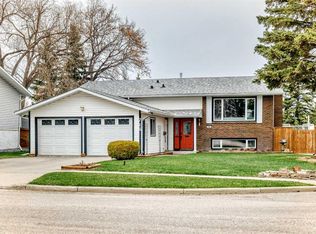 716 E Queensland Dr SE, Calgary, AB T2J 4S9
