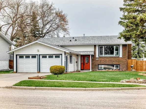 716 E Queensland Dr SE, Calgary, AB T2J 4S9