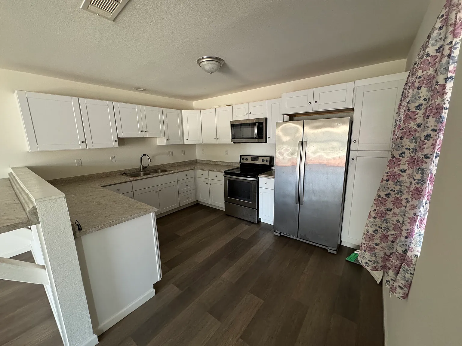 2 bed, 900 sqft, $2,500 — Photo 3