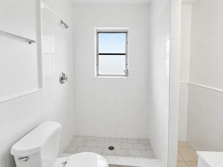 1556 Polk St — Photo 16