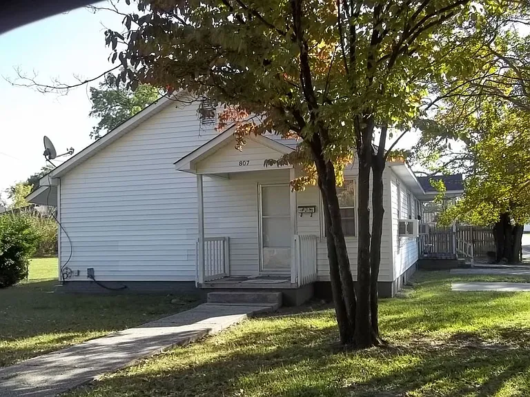 807 Ward St — Photo 17
