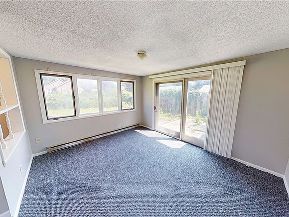14th image of 1635 Robinson St