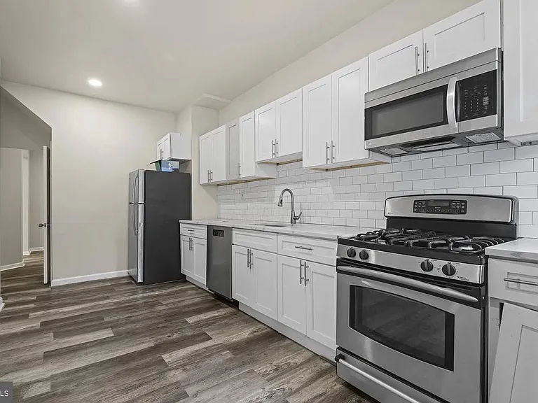 3030 Windsor Ave — Photo 3