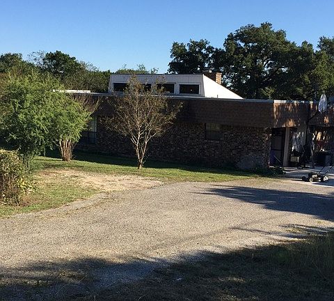 2nd image of 3880 Beckwood Dr