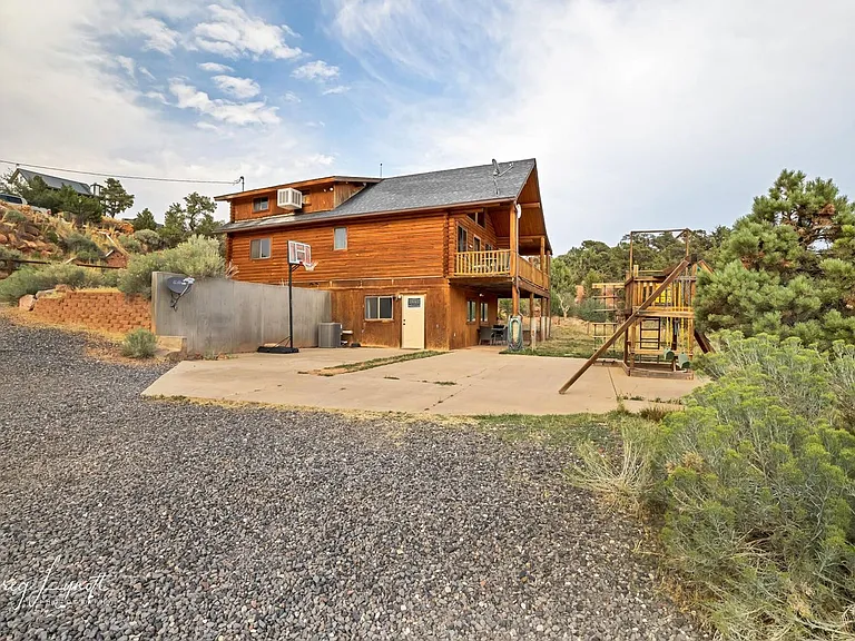 322 E Hillcrest Cir — Photo 32