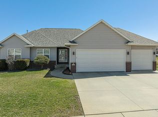 430 Prairie View Dr, Fairfax, IA 52228