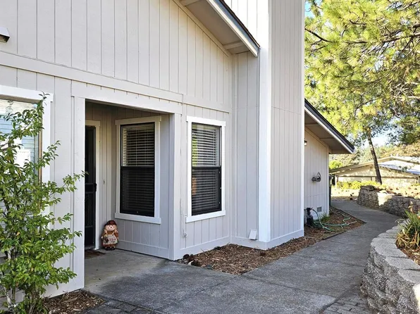 23251 Lone Pine Dr, Auburn, CA 95602