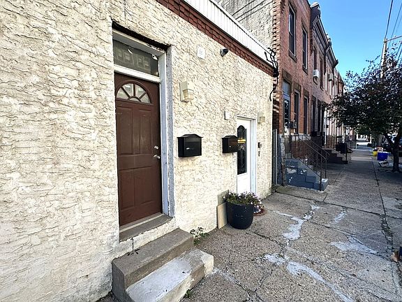3rd image of 2542 E Ann St