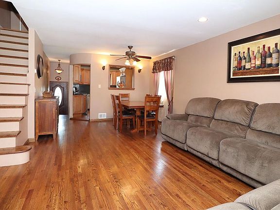 5th image of 97 Amber St
