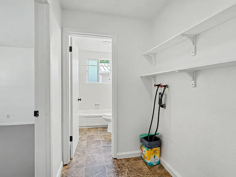 2519-2521 Hyde Ct SE — Photo 18