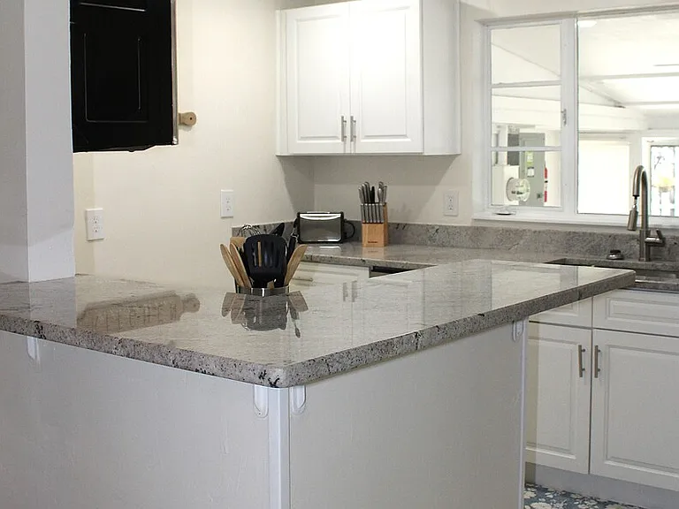 E Riverside Dr — Photo 27