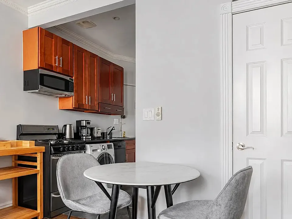 51 Leroy St #4D