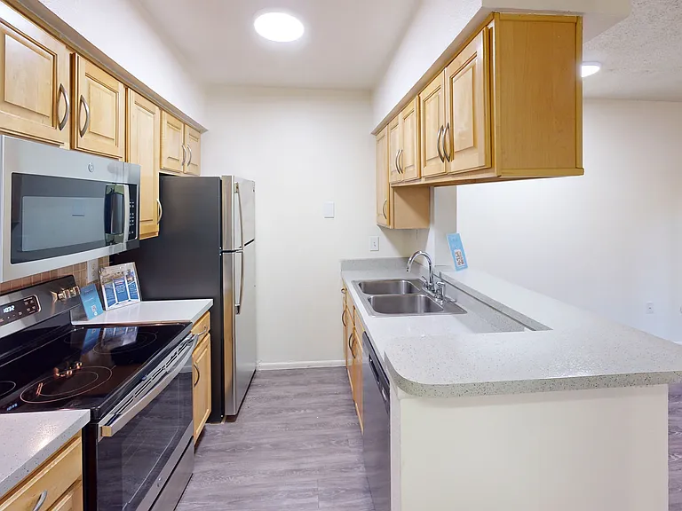 Lakewood Place — Photo 44