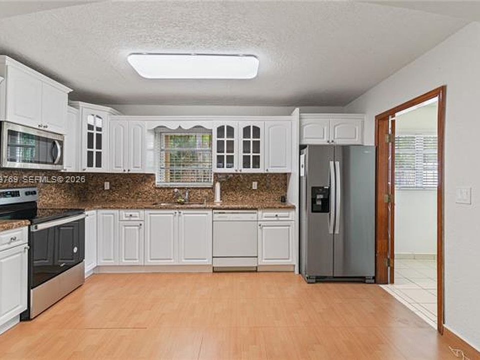 1st image of 210 E 61st St #210