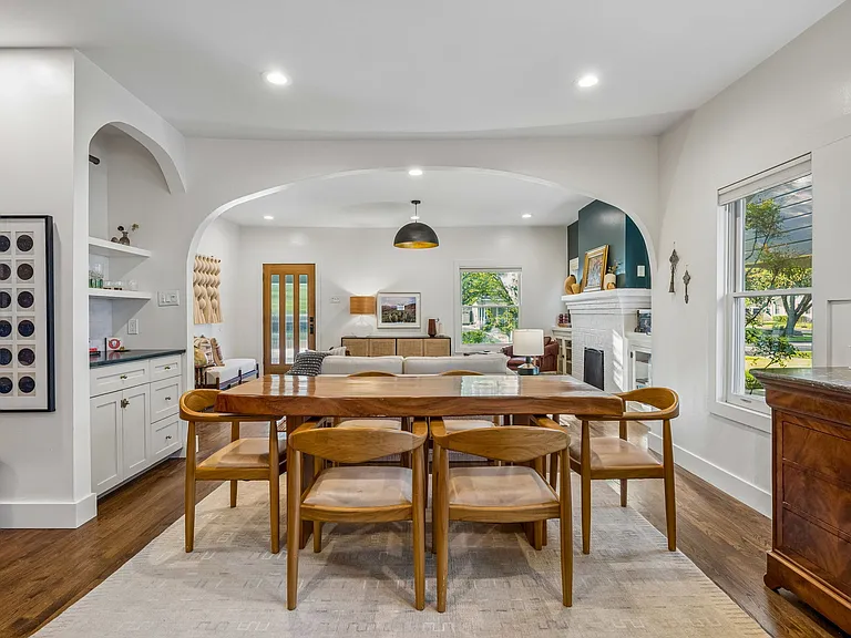 310 N Montclair Ave — Photo 11