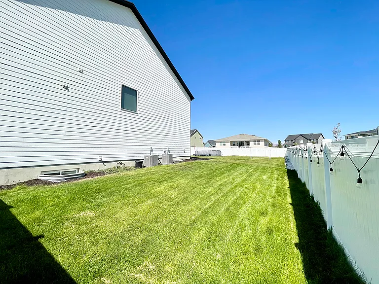 E Chukar Dr — Photo 36