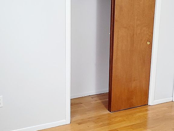 5th image of 2048 Monroe Ave NW