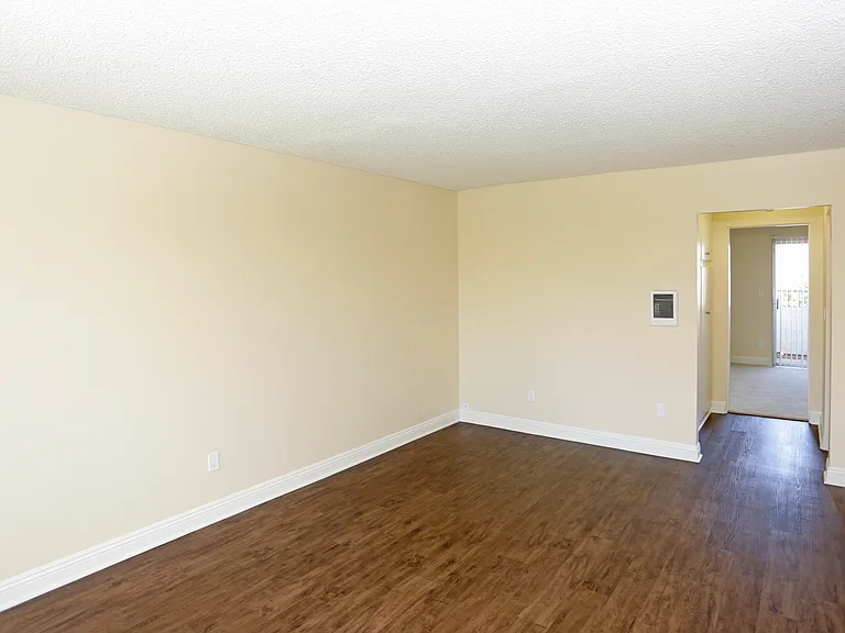 City Plaza Apartments — Photo 7