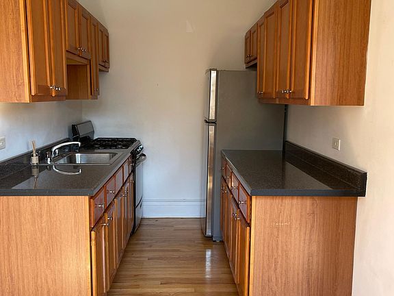 2nd image of 4505 N Lincoln Ave APT 1B