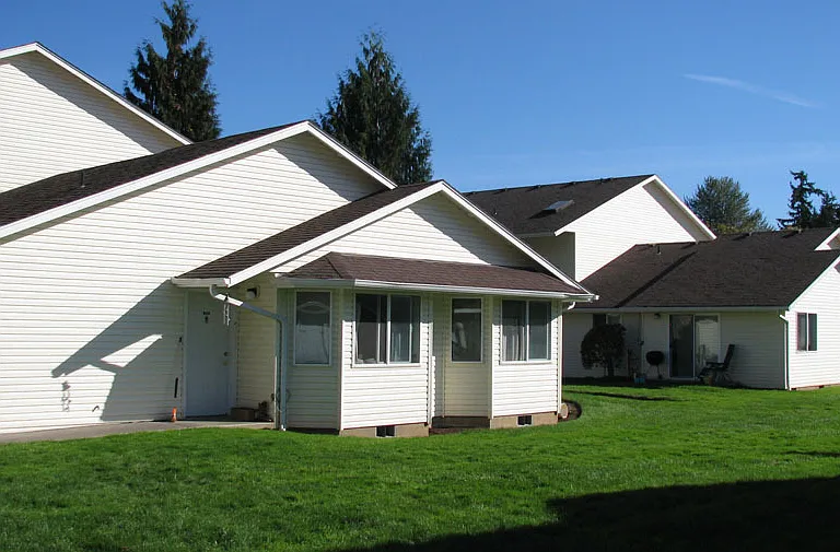 020-Creekside Apartments — Photo 10