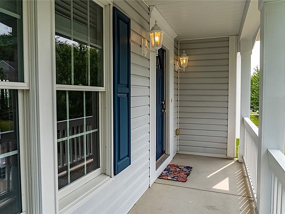 2nd image of 128 Cardinal Cir