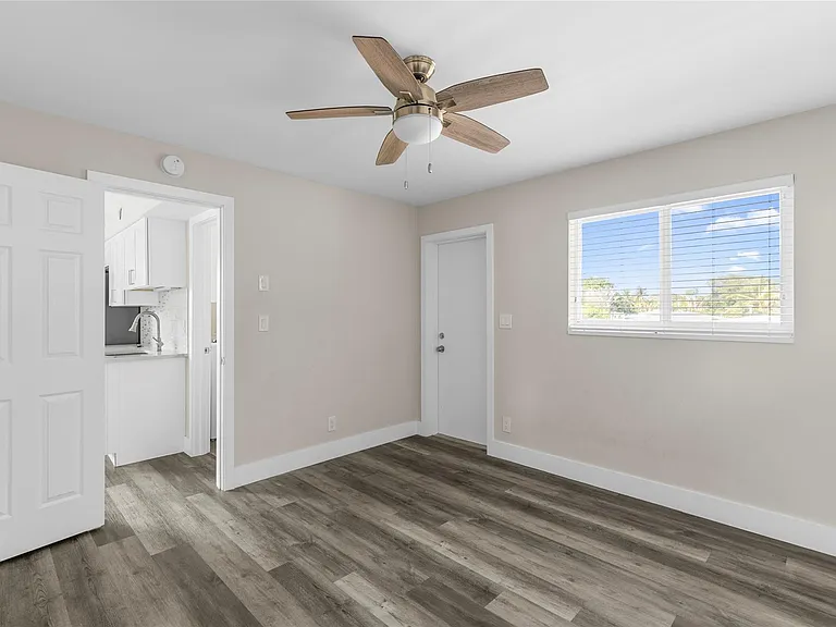 2182 NE 5th Cir — Photo 21