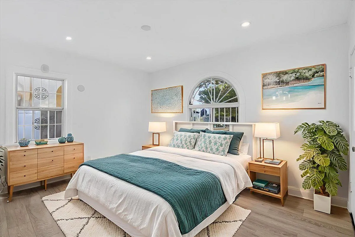 3 bed, 1.0 bath, 1300 sqft, $4,500 — Photo 3