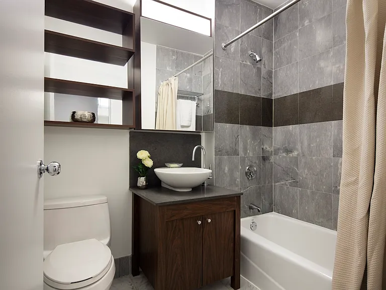 535 W 23rd St #NPH2D — Photo 5
