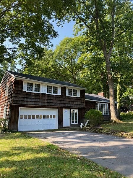 1st image of 134 Fairfield St
