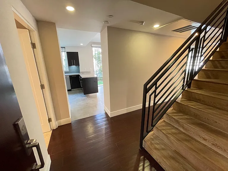 1666 Greenfield Ave #103 — Photo 2