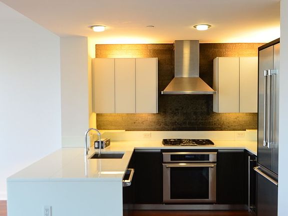 5th image of 247 W 46th St APT 2902