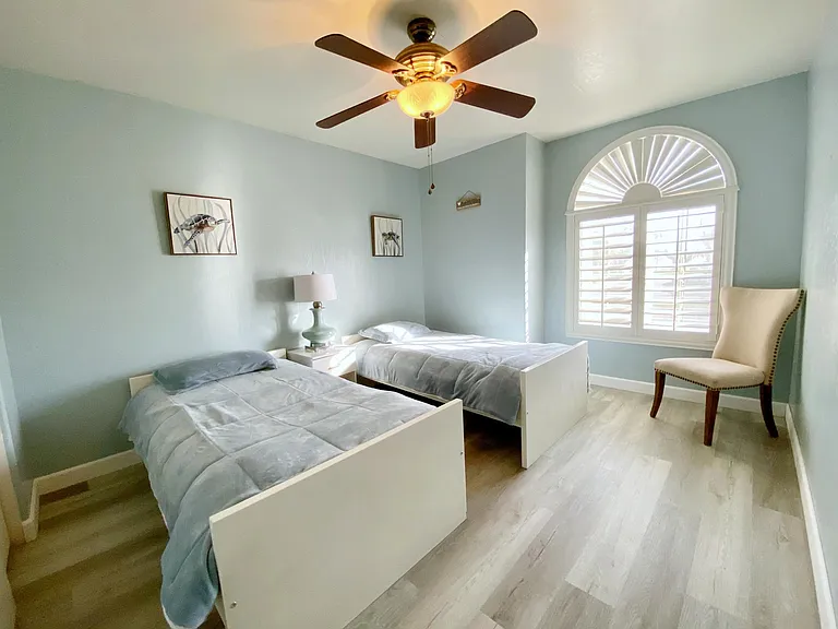 1020 E Hearne Way — Photo 9