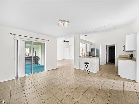 3rd image of 1019 Angelo Ave