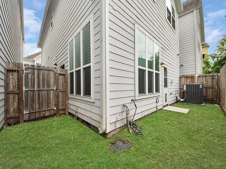 1805 Napa Creek Ln — Photo 32