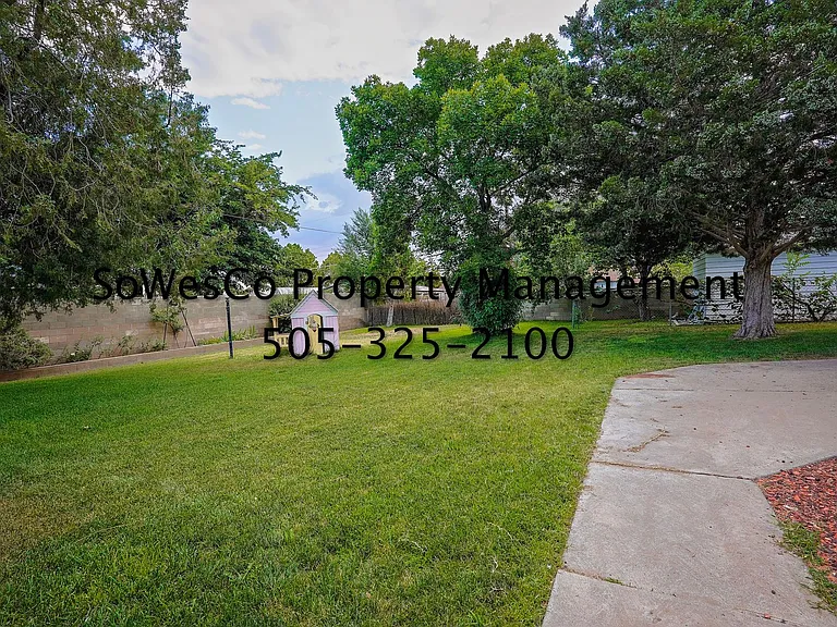 1011 N Monterey Ave — Photo 18