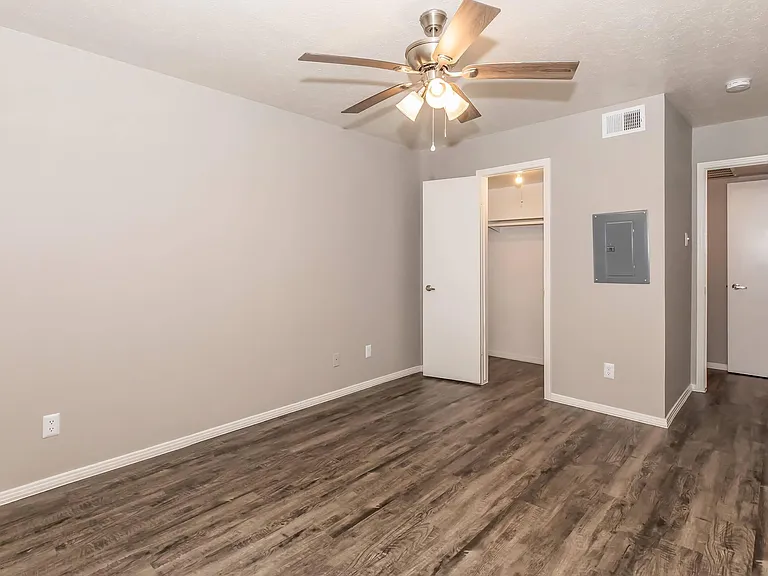 Camelot Apartments — Photo 68