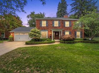 20162 Wedgewood Dr, Grosse Pointe Woods, MI 48236