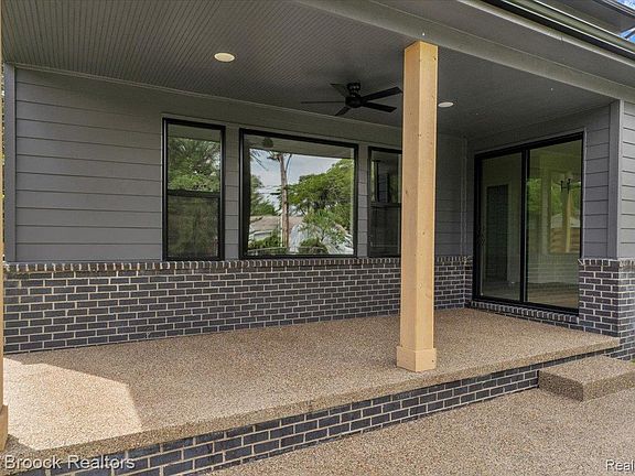 4th image of 2444 Benjamin Ave