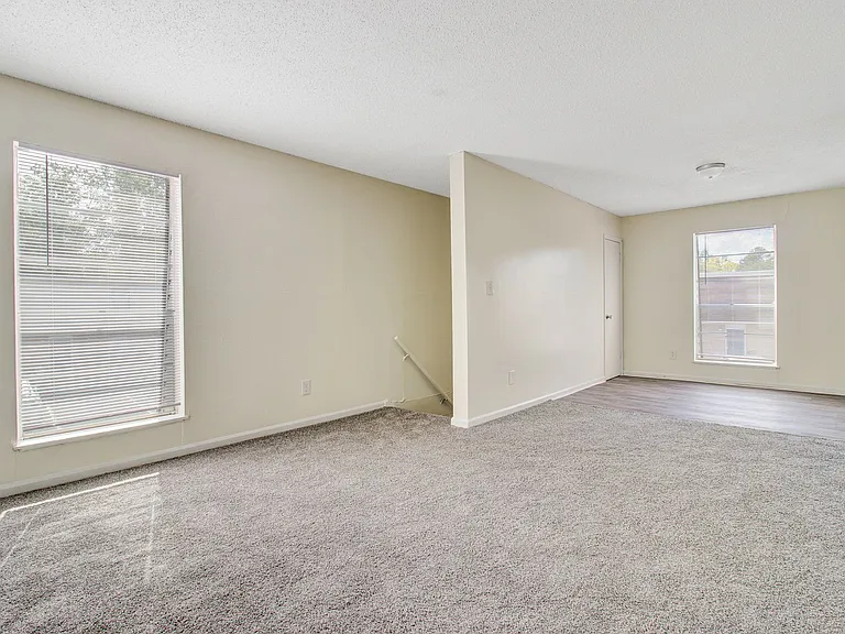 Ashley Chase Apartments — Photo 2