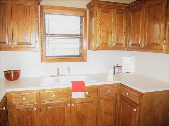 4th image of 107 Briarwood St