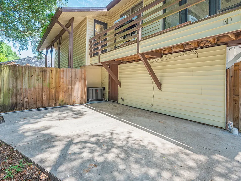 1002 High Grove Ct #B — Photo 25