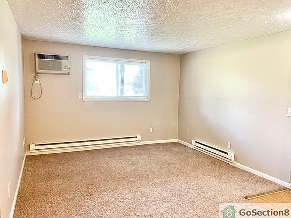 3rd image of 172 Brunswick Dr #D
