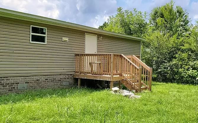 2nd image of 1216 Old Clubhouse Rd