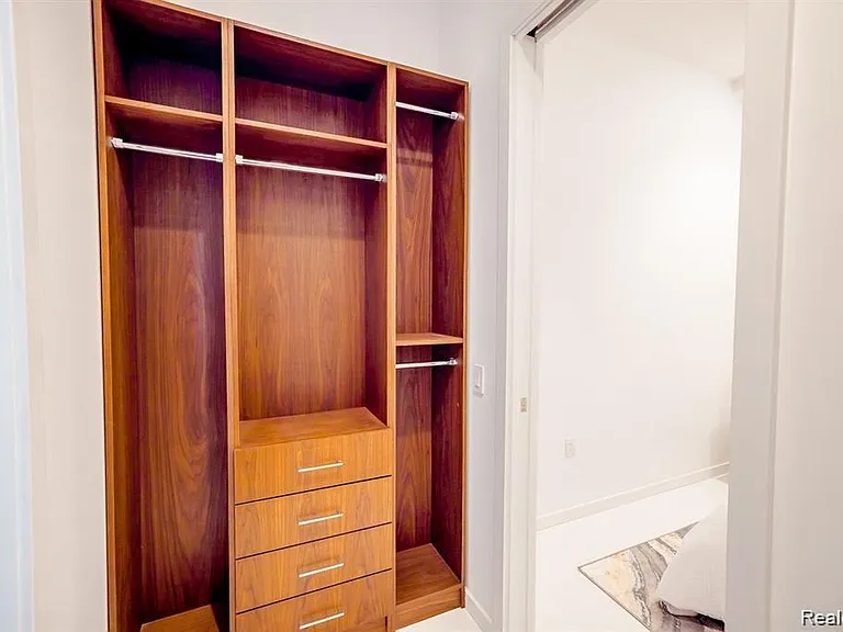 400 S Old Woodward Ave #207 — Photo 10