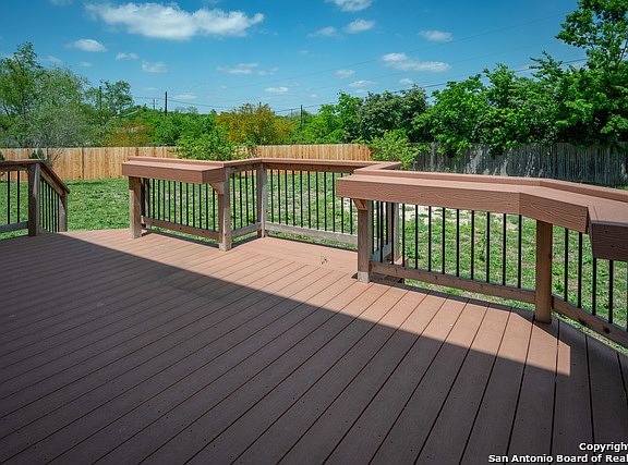 5th image of 407 Aaron Ln