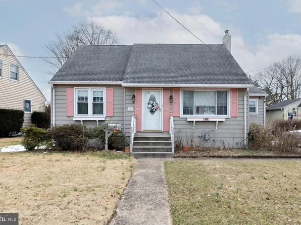 208 W Brooke Ave, Magnolia, NJ 08049